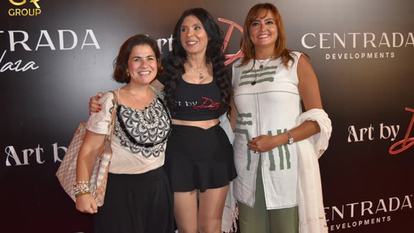 الراقصة دينا في افتتاح