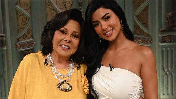 كارولين عزمي