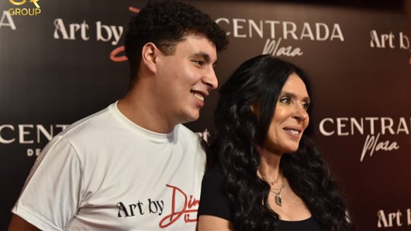 علي ودينا والدته