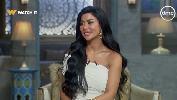 كارولين عزمي 