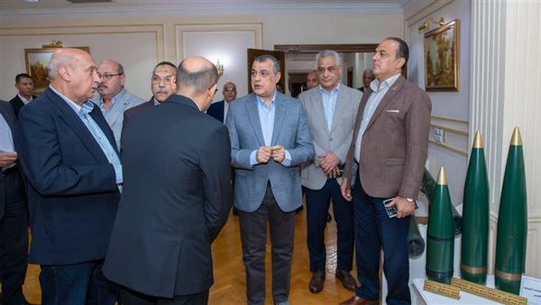 من تفقد الوزير للمصنع