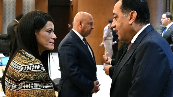 رئيس الوزراء ووزيرة