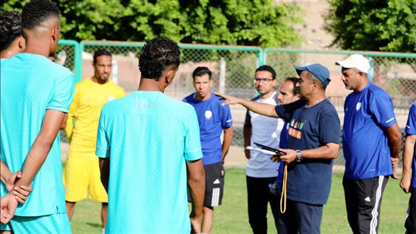 جمال مع لاعبي حلوان