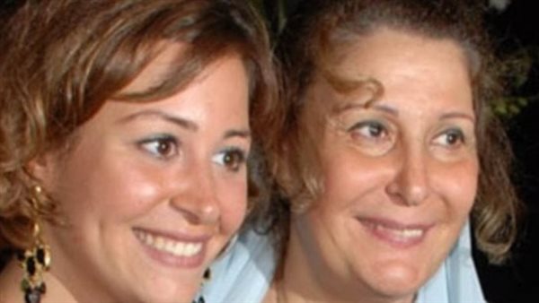 منة شلبي ووالدتها