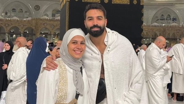 حازم إيهاب وزوجته