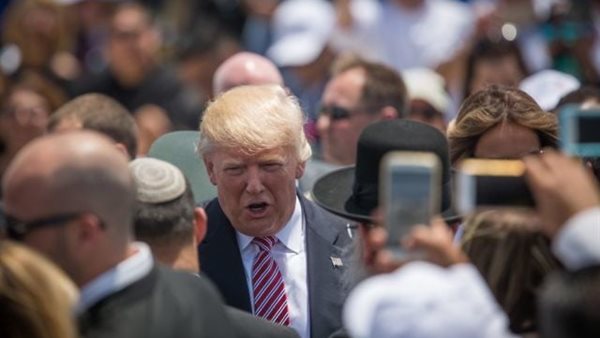 الرئيس الأمريكي دونالد