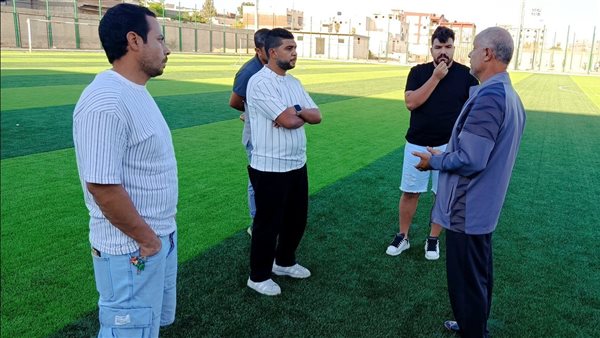 أبوحطب مع مسؤلي الحمام