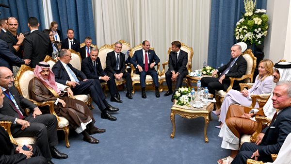 الرئيس السيسي يتوسط