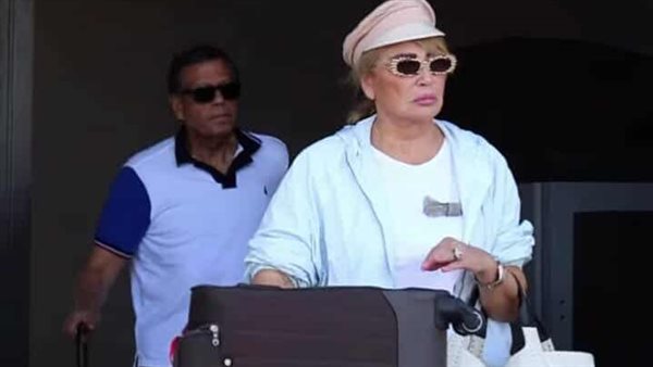 وصول النجوم لحضور