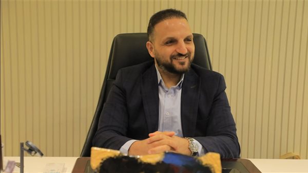 الكاتب الصحفي، عمرو