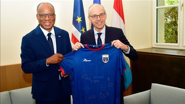 قميص الرأس الأخضر