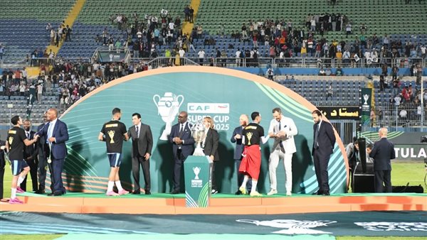 صبحي مع لاعبي بيراميدز