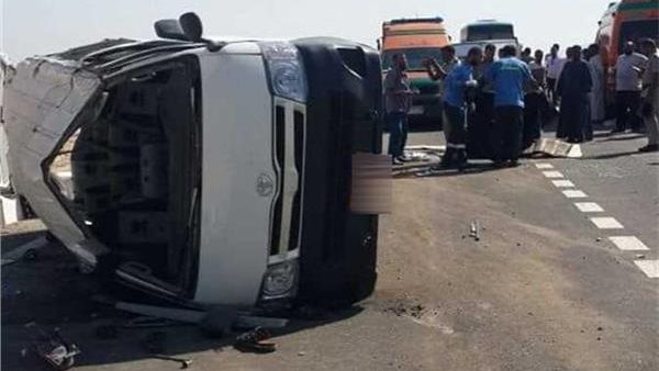 مصرع شخص وإصابة 8 في انقلاب ميكروباص بقرية الدبابية في الأقصر