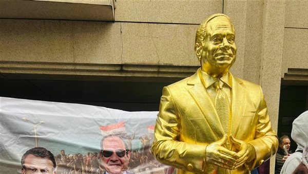 تمثال الرئيس السيسى