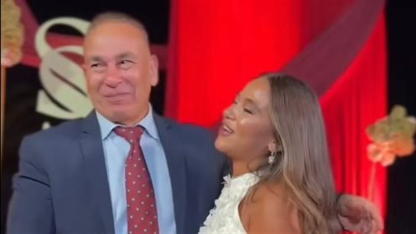 إبراهيم حسن مع ابنته