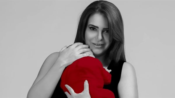 دنيا عبد العزيز