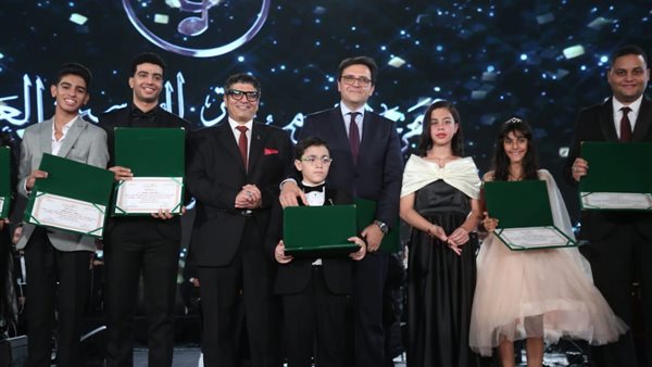 وزير الثقافة مع الفائزين