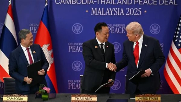 جانب من توقيع اتفاق