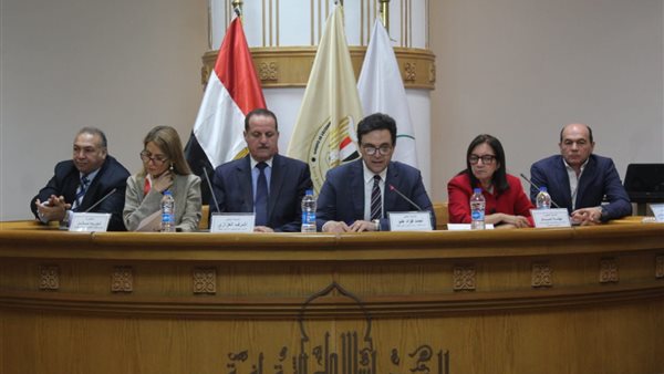 وزير الثقافة خلال