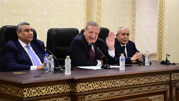 جانب من اجتماع اللجنة