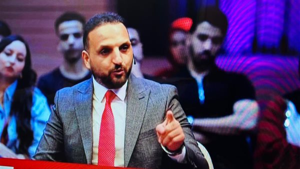 الكاتب الصحفي عمرو