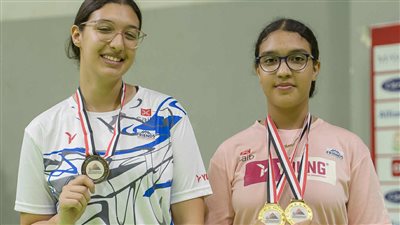 نور وفريدة محمد فكري الريشة الطائرة     