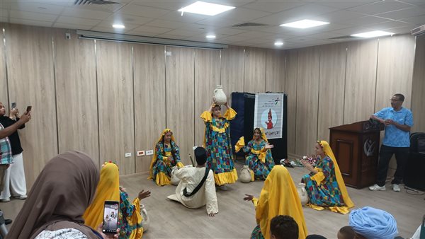 عرض فنون شعبية في