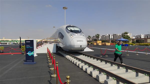 القطار الكهربائي