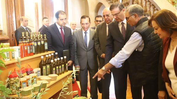 وزير الزراعة اثناء