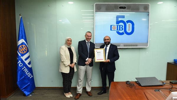 جانب من التوقيع