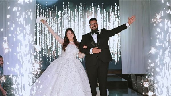 آية عبد الله وزوجها