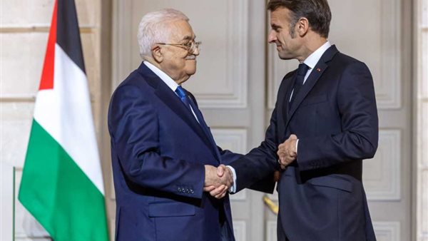 ماكرون وعباس في باريس