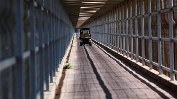 يحيط بقطاع غزة سبعة