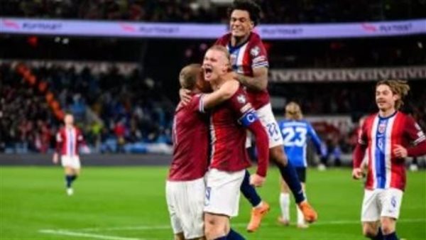 هالاند وسط فرحة أصدقائه