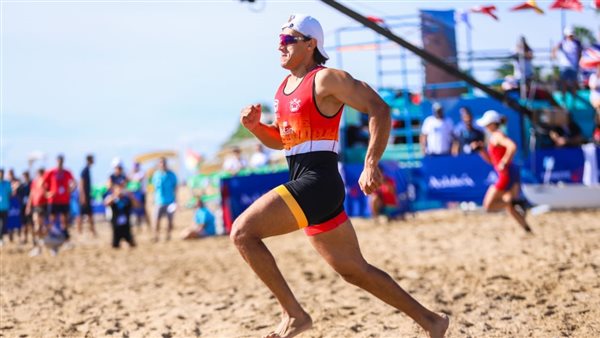 علي علاء لاعب التجديف