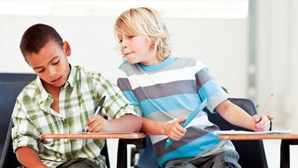 مساعدة الطلاب لبعضهم