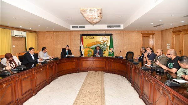 اجتماع محافظ الفيوم