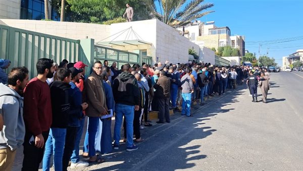 جانب من توافد الجالية