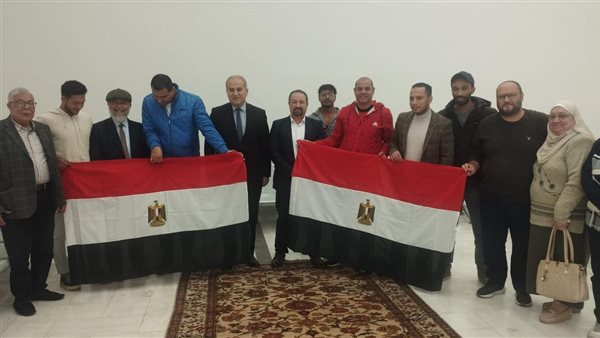 جانب من توافد الجالية