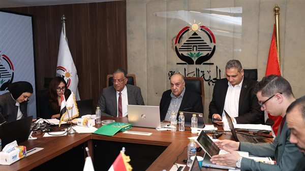 جانب من متابعة العملية