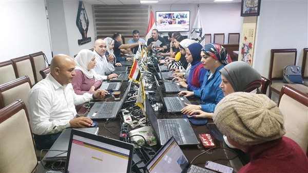 جانب من متابعة العملية