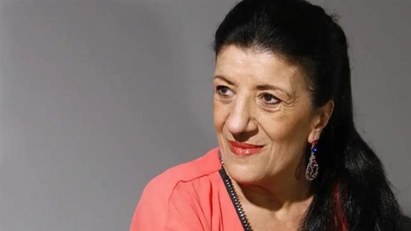 الفنانة باية بوزار