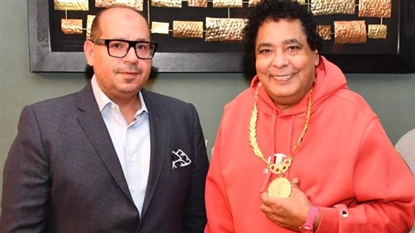 النجم محمد منير