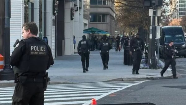 الشرطة تحاصر مكان