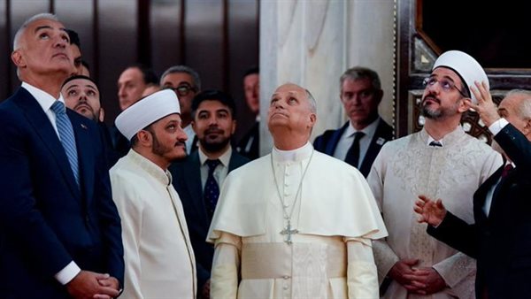 بابا الفاتيكان يزور