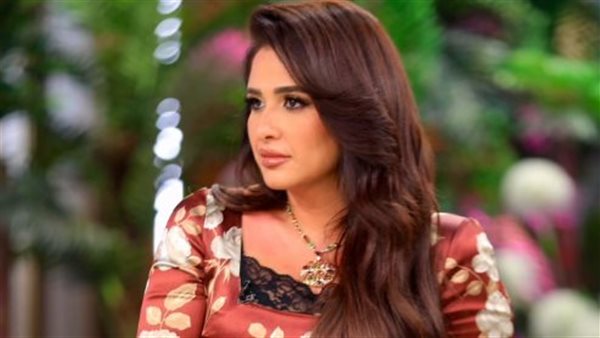 ياسمين عبد العزيز