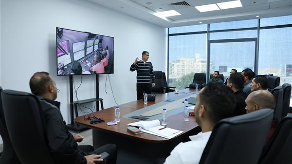  أوسكار رويز يعقد