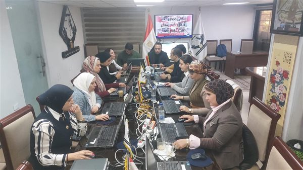 جانب من متابعة العملية