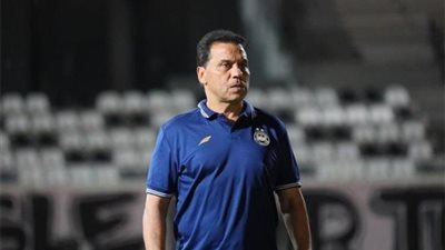 حسام البدري المدير الفني لـ أهلي طرابلس    