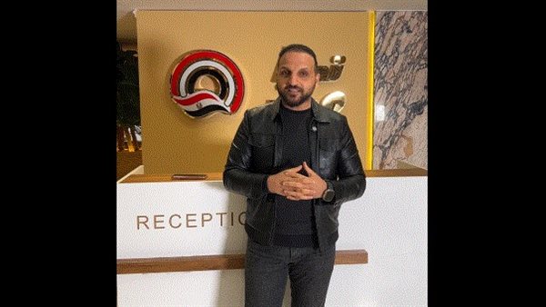 الكاتب الصحفي عمرو